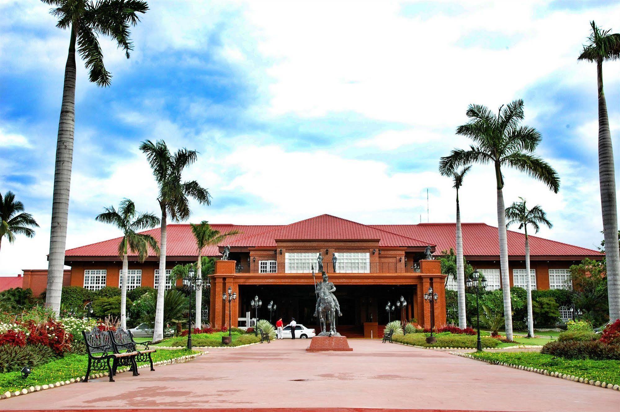 Fort Ilocandia Resort Hotel Laoag Exterior photo